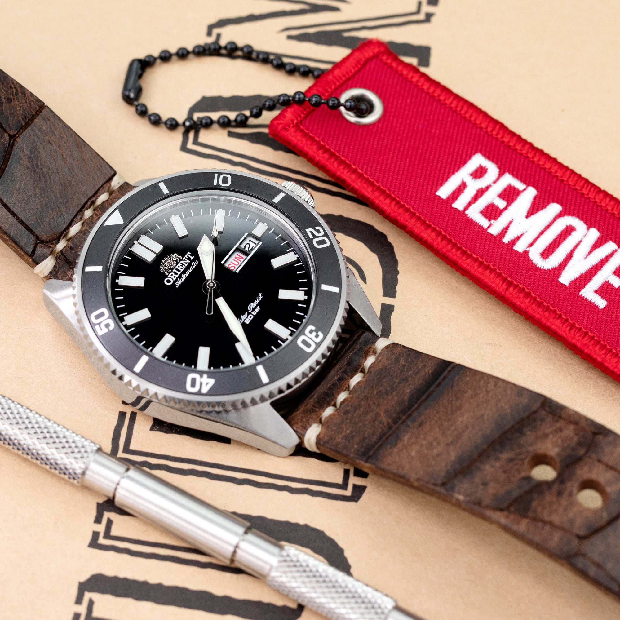 MiLTAT Zizz Collection 22mm Cracked Croco Dark Brown Watch Strap, Beige Stitching - Image 3