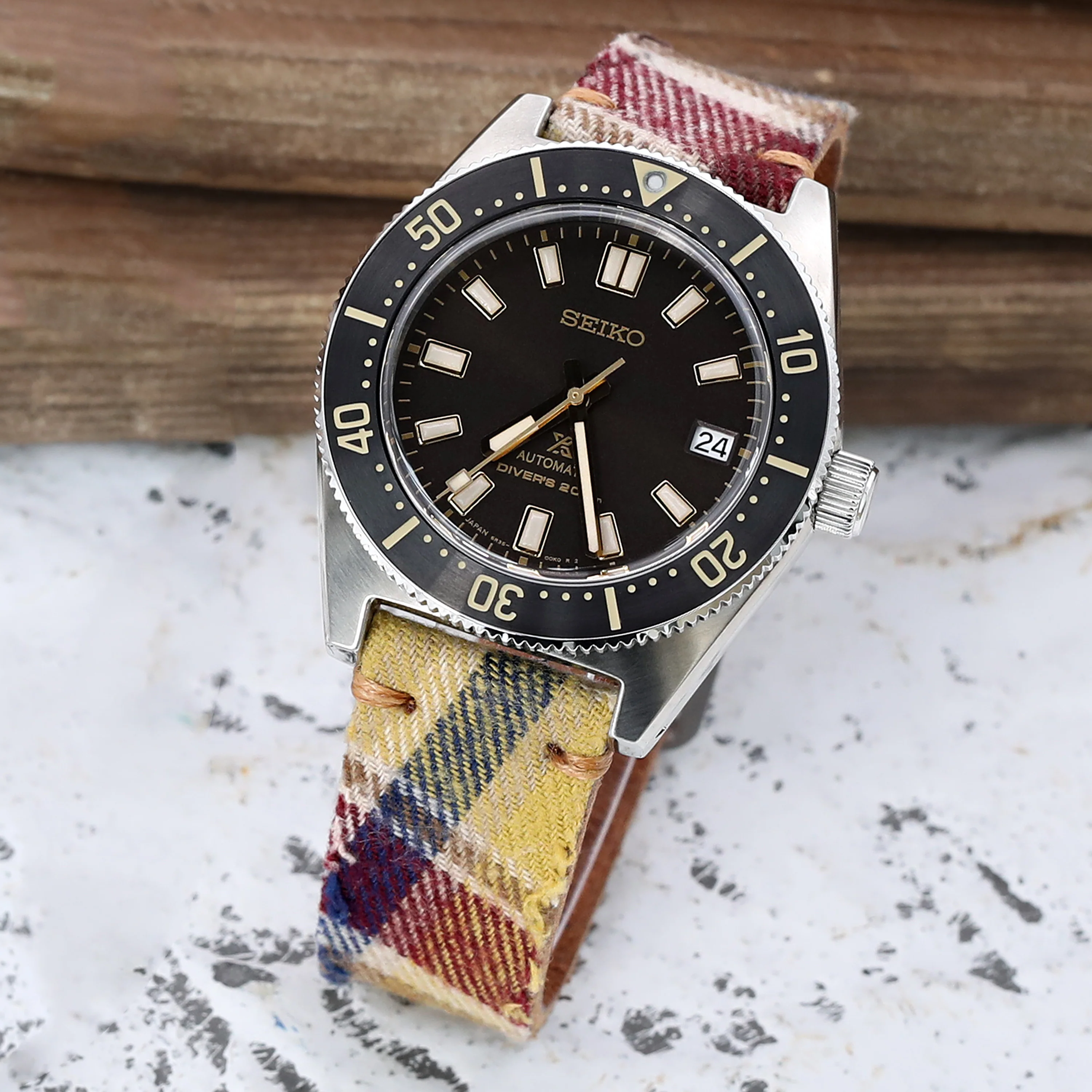 20mm, 22mm MiLTAT Stewart Camel Tartan Pattern Watch Strap, Brown Stitching - Image 3