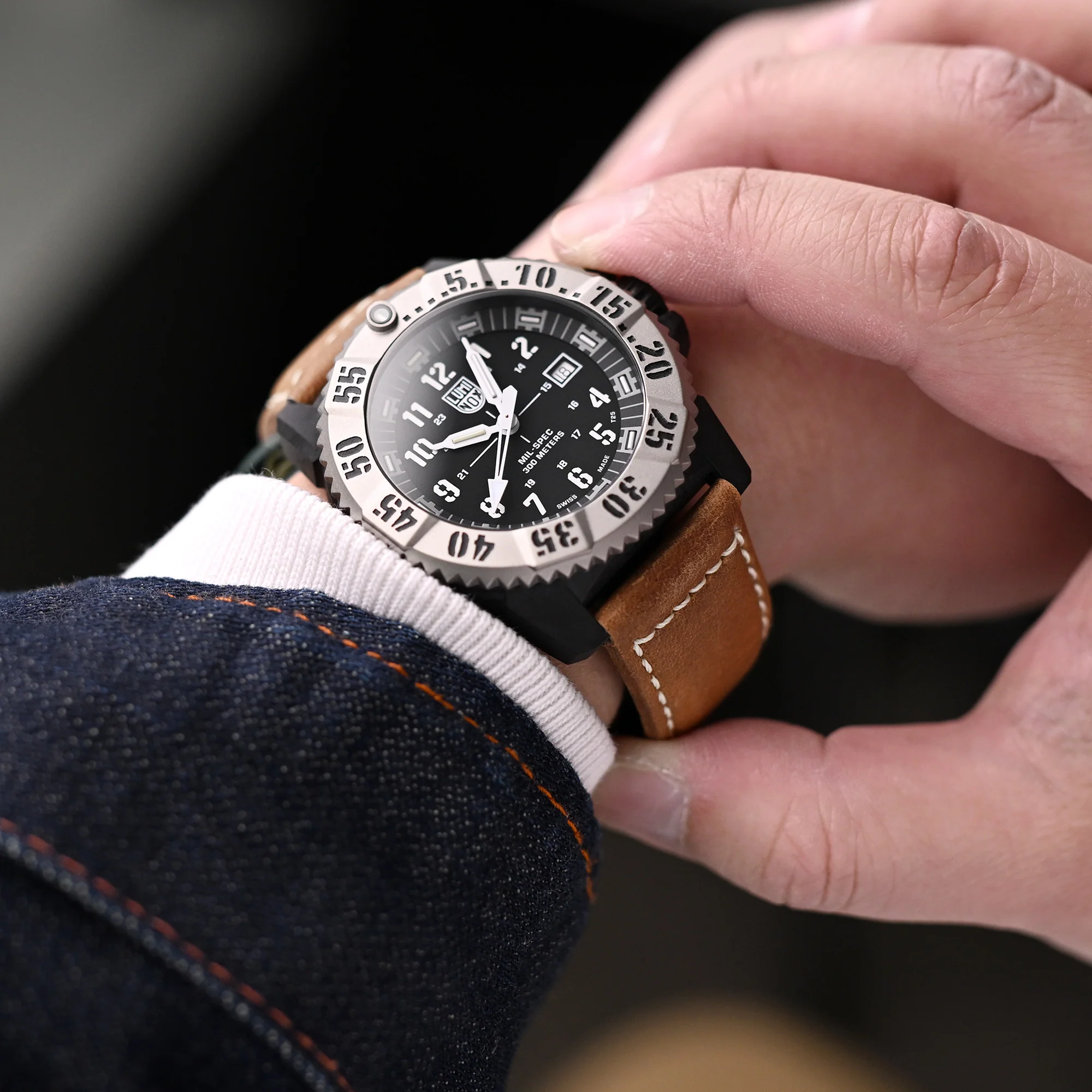 MiLTAT 24mm Mud Brown Nubuck Leather Watch Strap, Beige Stitching - Image 4