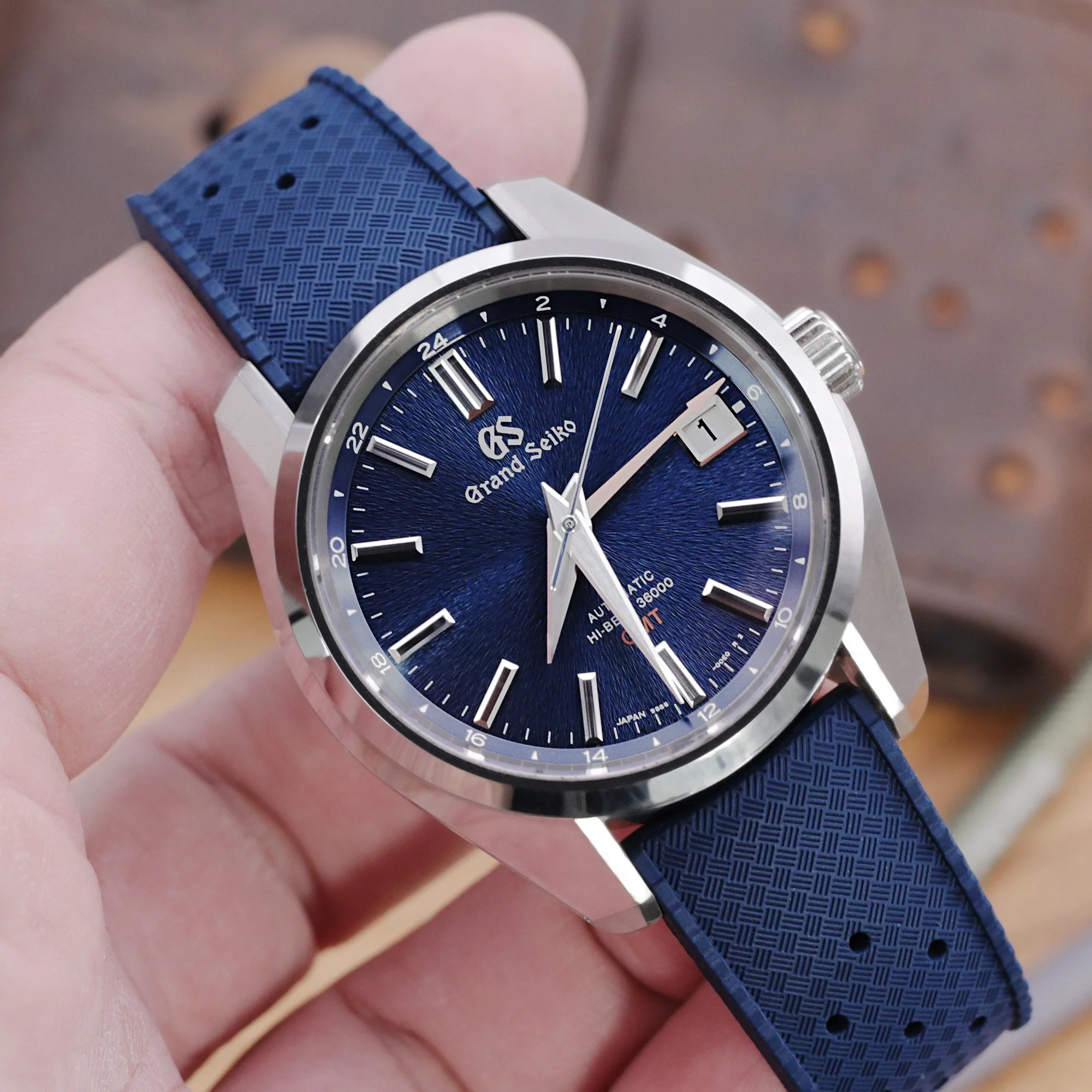 Blue Tropical-Style Quick Release FKM Rubber Strap 19mm - 22mm - Image 3