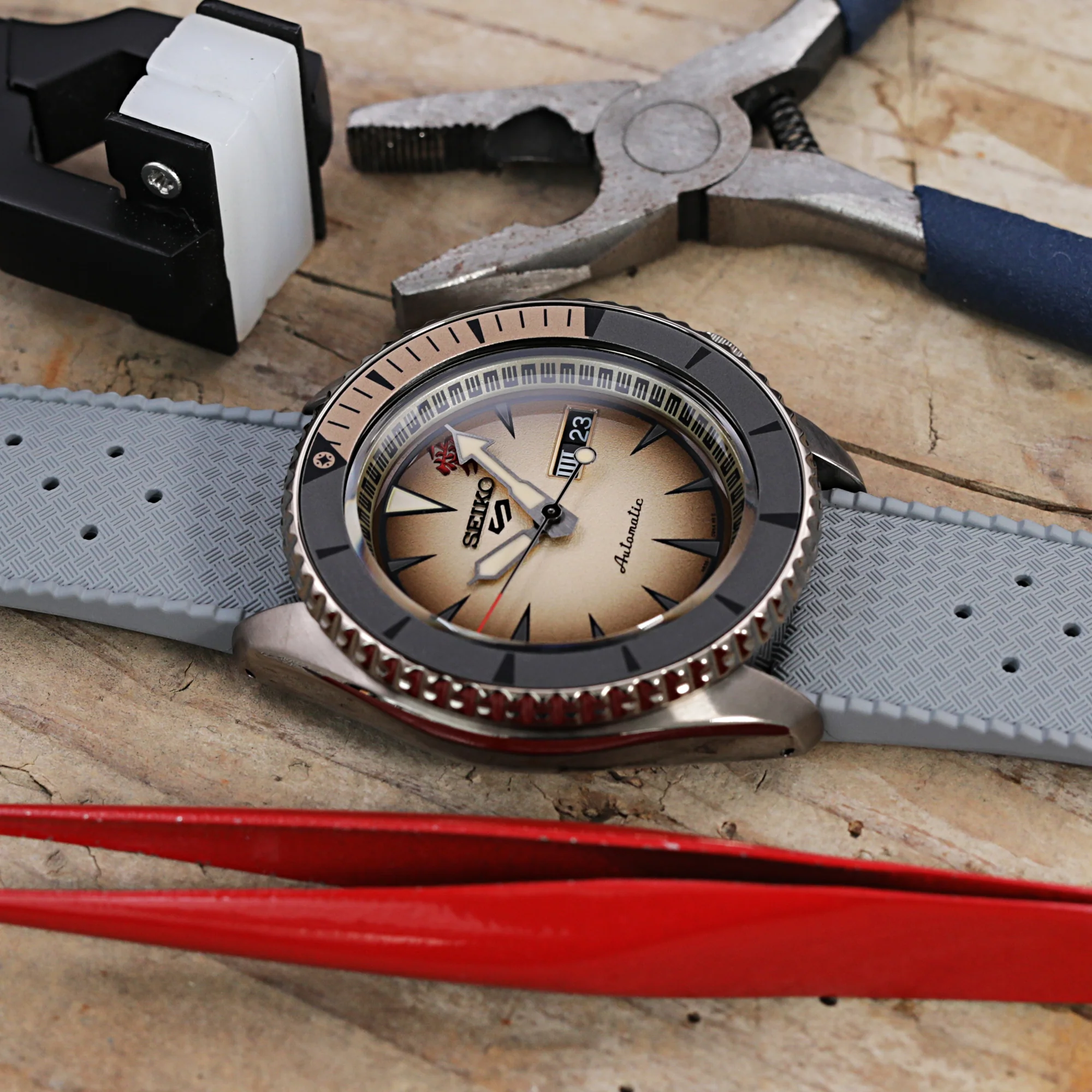 Quick Release Grey Tropical-Style Pro FKM rubber watch strap, 20mm or 22mm - Image 3