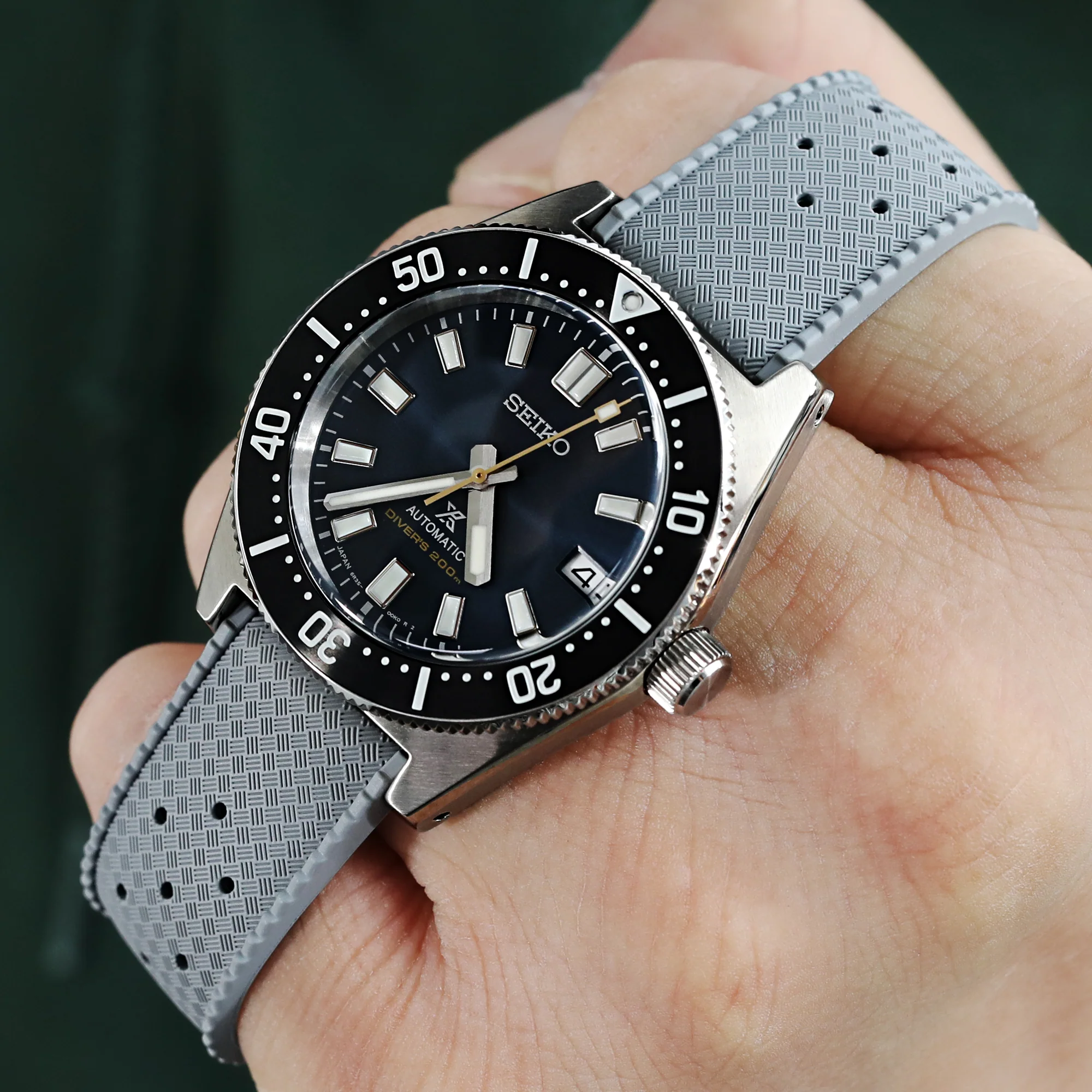 Quick Release Grey Tropical-Style Pro FKM rubber watch strap, 20mm or 22mm - Image 5