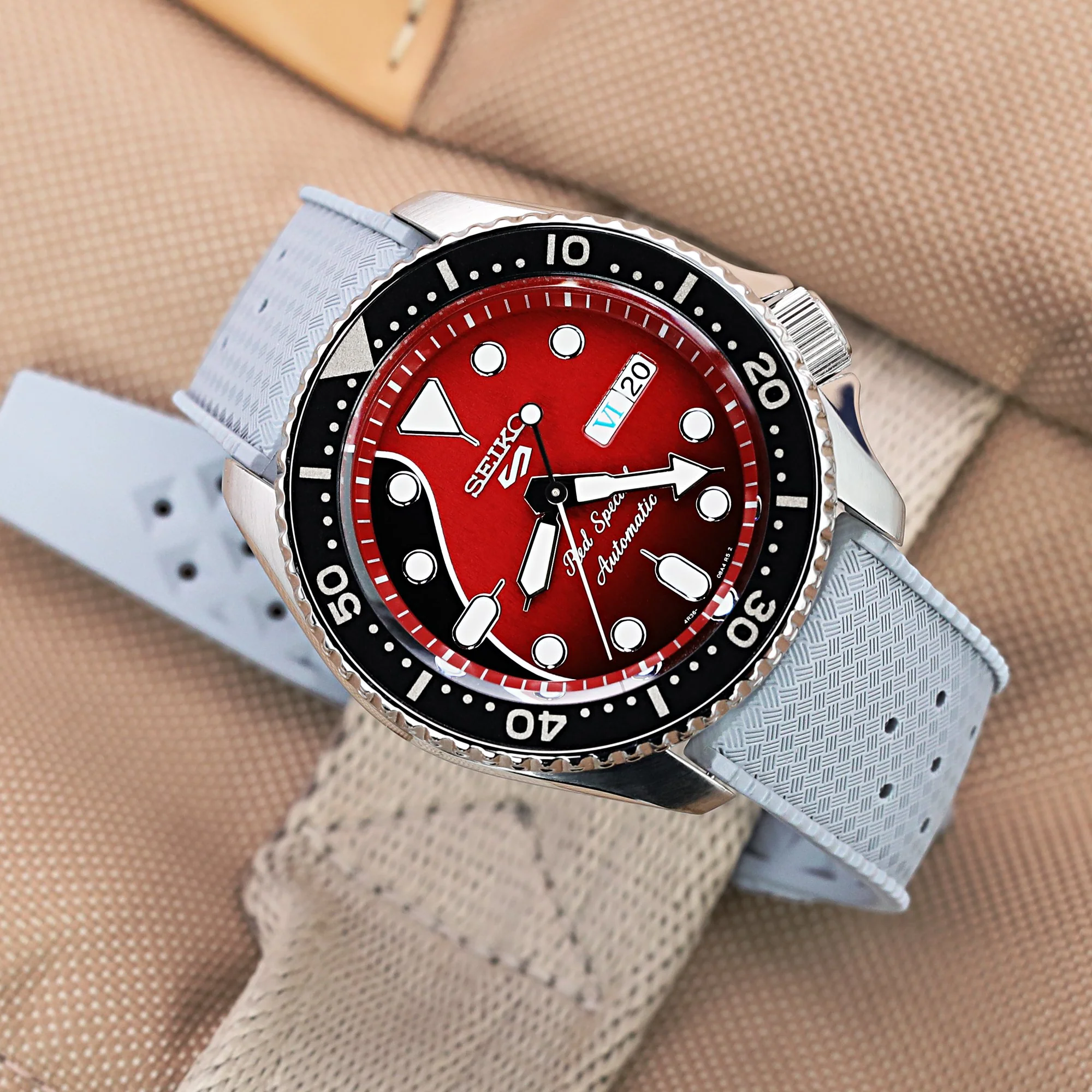 Quick Release Grey Tropical-Style Pro FKM rubber watch strap, 20mm or 22mm - Image 6