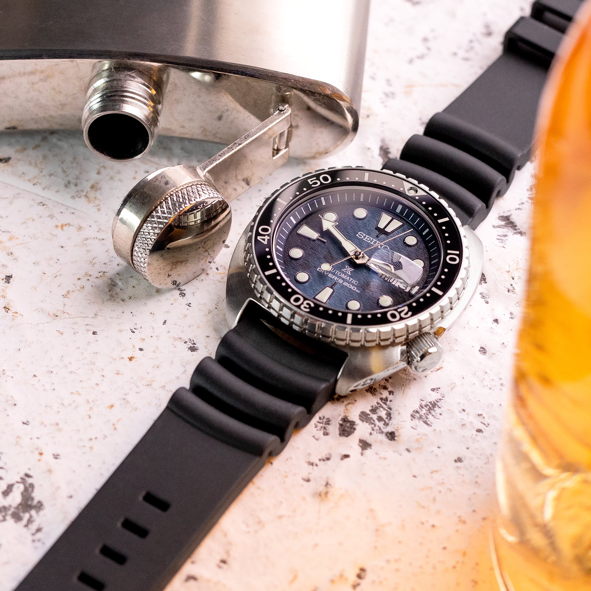 Q.R. Firewave Resilient Curved End FKM rubber Watch Strap, Black 22mm - Image 3