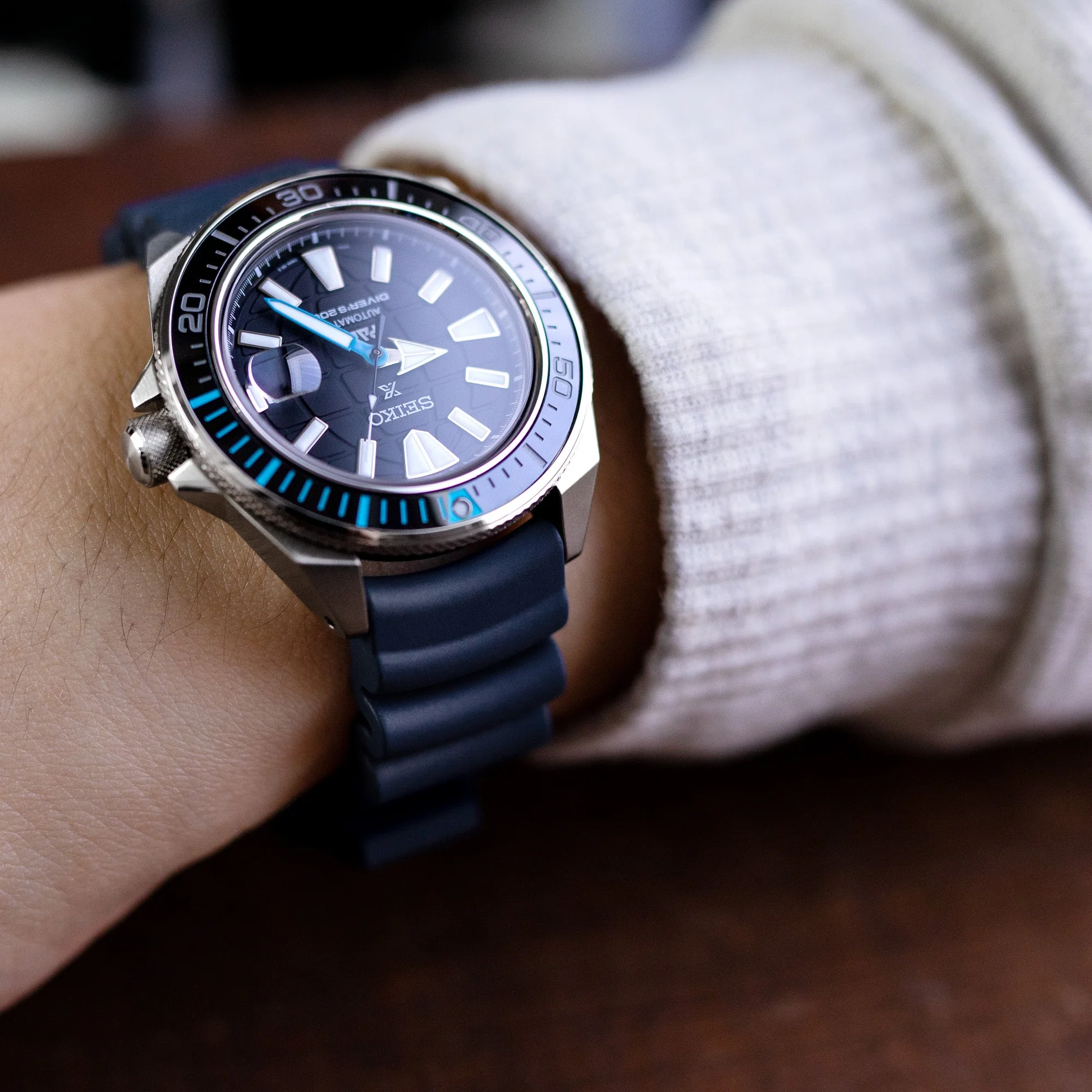 Q.R. Firewave Resilient Curved End FKM rubber Watch Strap, Navy Blue 22mm - Image 3