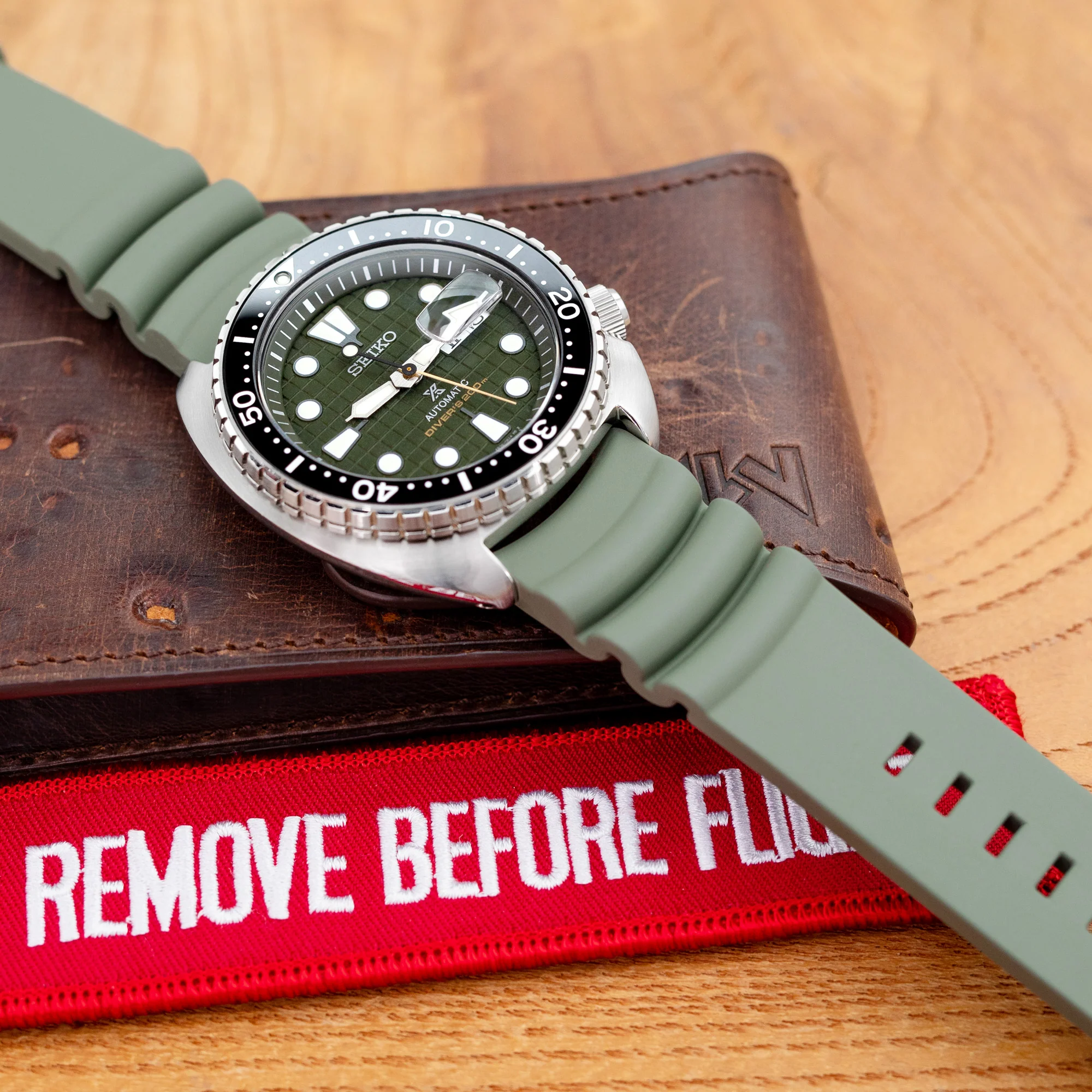 Q.R. Firewave Resilient Curved End FKM rubber Watch Strap, Ash Green 22mm - Image 3