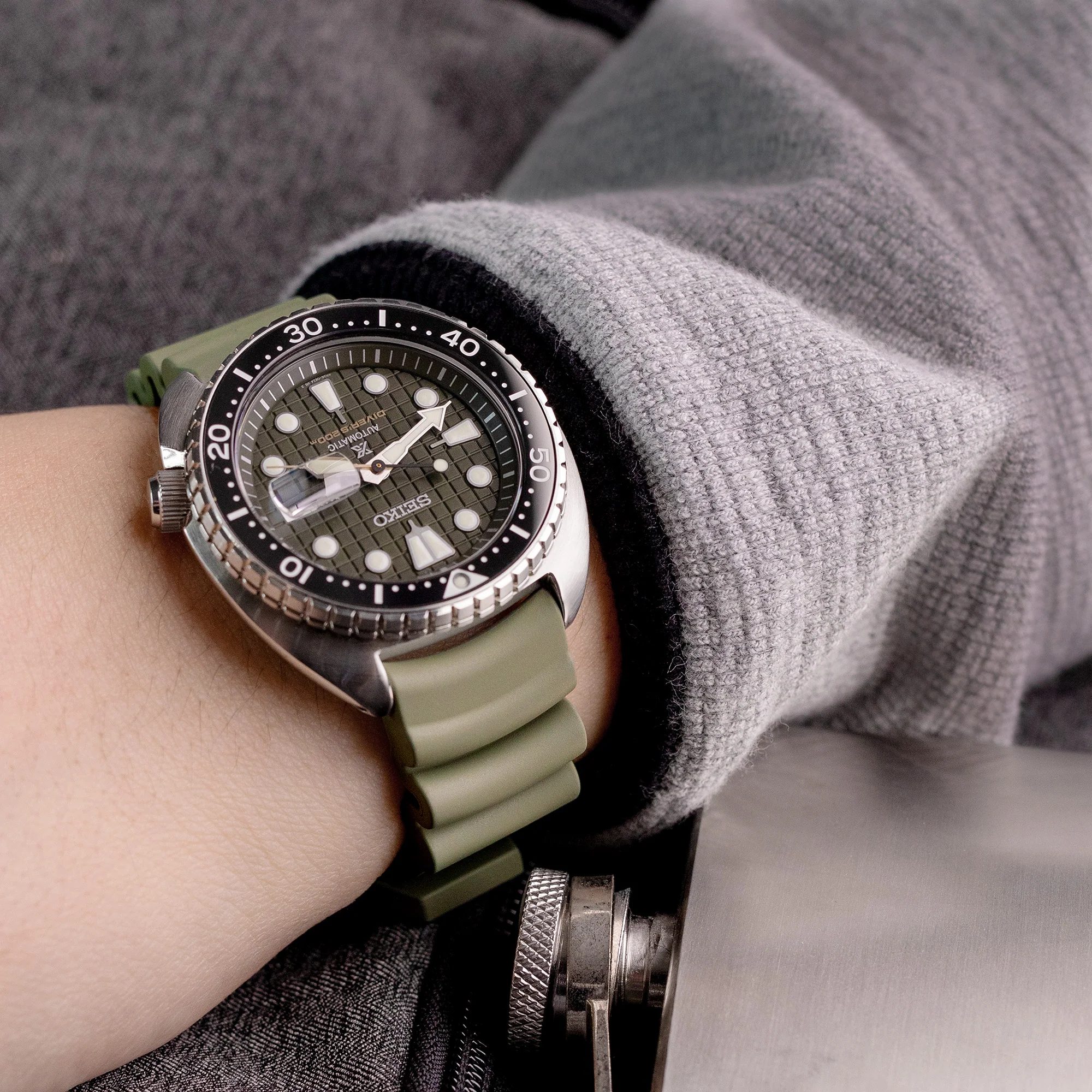 Q.R. Firewave Resilient Curved End FKM rubber Watch Strap, Ash Green 22mm - Image 5