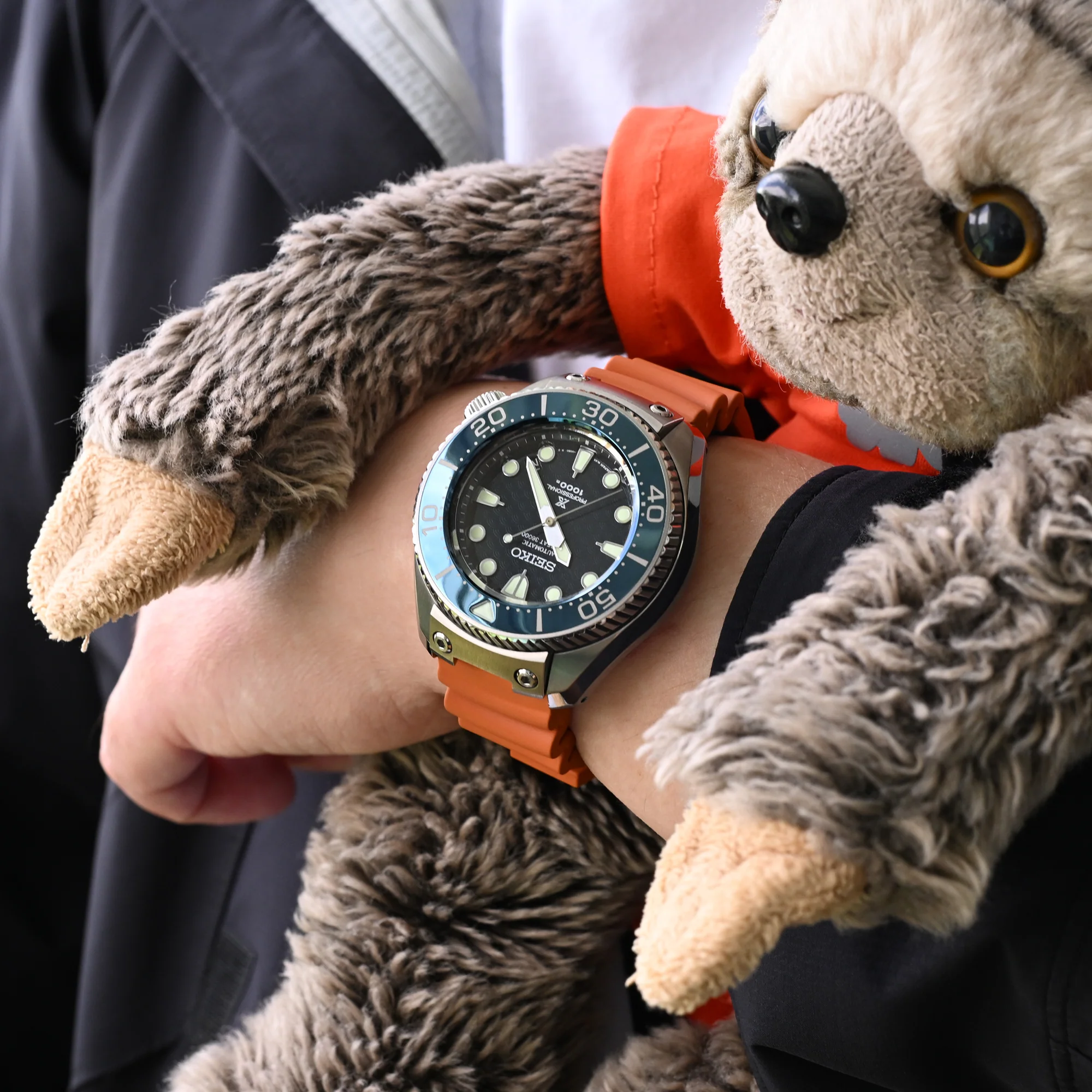 Q.R. Firewave Resilient Curved End FKM rubber Watch Strap, Burnt Orange 22mm - Image 4